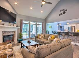 Hotel Foto: Bright Hopkins Home with Game Room and Fire Pit!