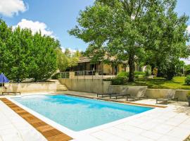 Hotel Foto: Stunning Home In St, Aubin De Cadelech With 4 Bedrooms, Wifi And Outdoor Swimming Pool