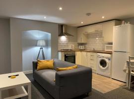 Hotel Photo: Fantastic 1 Bedroom Basement flat with free parking