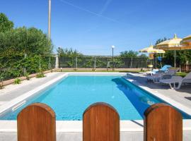 Foto do Hotel: Awesome Home In Corridonia With Wifi, 2 Bedrooms And Outdoor Swimming Pool