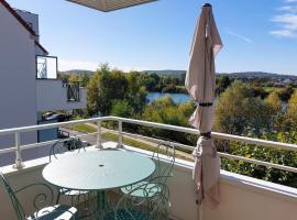 Hotel kuvat: Awesome Apartment In Triel-sur-seine With Kitchen