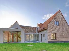 Hotel Photo: 4 Bedroom Awesome Home In Diksmuide