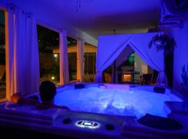 Hotel Foto: Private Oasis with Jacuzzi and Cabana Pet Friendly