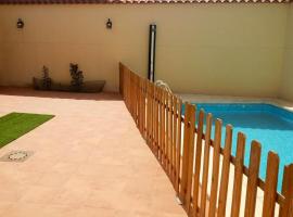 Hotel fotografie: 3 bedrooms villa with private pool and furnished terrace at Las Casas