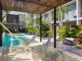 Stylish Condo for 4 Rooftop & Pool Access
