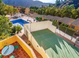 Zdjęcie hotelu: Awesome Home In Cenes De La Vega With Outdoor Swimming Pool, Wifi And 3 Bedrooms