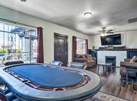 מלון צילום: Central El Paso Getaway with Patio and Games!