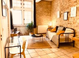 A picture of the hotel: Le MOKA Charmant Appartement au coeur de ville