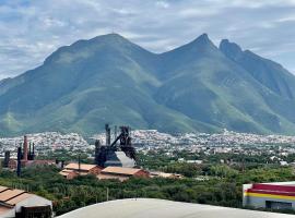 A picture of the hotel: Industrial stylish 3-br. apartment & city views in front of Parque Fundidora & Arena Mty