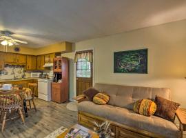 Hotel Photo: Quaint Hinton Hideaway - Hunt and Fish Nearby!