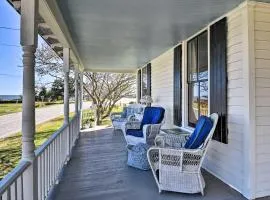 Cozy Currituck Home with Fire Pit near Ferry!