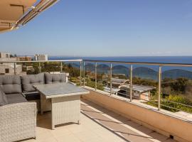 ホテル写真: Spacious 3BD Flat with Large Terrace & Sea View