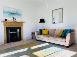 Hotel Foto: Lovely 2 bed specious flat with indoor fire place