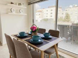 Hotel Foto: 360 Rooftop Apartment in Dabouq