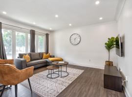 ホテル写真: Bungalow-3 Car Parking-PingPong-BigDeck-BBQ-Close to 403-Appleby Go