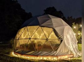 A picture of the hotel: Seaside Glamping@Heritage Chalet