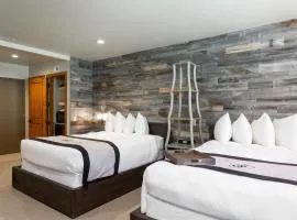 Hotel Room - Silver Baron Lodge Hotel Room