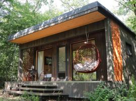 Shavit Village Glamping，位于Akhatani的酒店