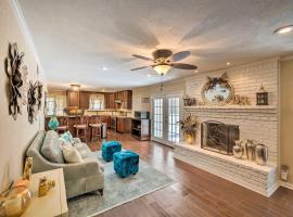 호텔 사진: Pet-Friendly Home about 6 Mi to Downtown Fort Worth!