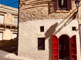 Hotel fotoğraf: 300yr old, self catering, tiny house in Victoria Centre, Gozo