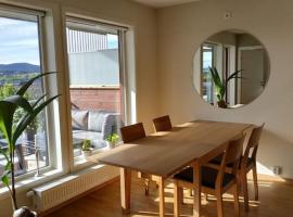 Foto di Hotel: Spacious Fornebu apartment near the sea