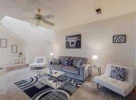 Hotel foto: Gated Townhome with 2 Master Suites and Jetted tub