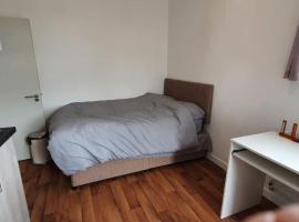 מלון צילום: One bedroom studio apartment close to city centre