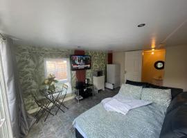Hotel foto: A lovely one bedroom Condo with free parking in Patchway