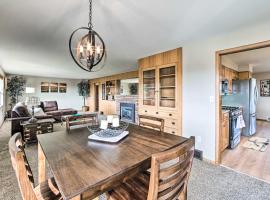 Hotel Photo: Family-Friendly Yakima Escape with Yard and Pool!