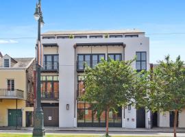 Hotel Foto: 3-Story Luxury Residence - French Quarter - Unit 204