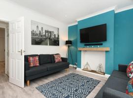 Hotel Photo: Modern Town House in Chesterfield & The Peaks