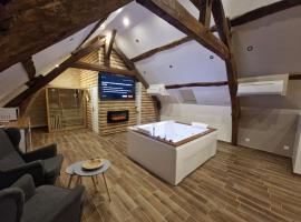 A picture of the hotel: Suite Chalet avec jacuzzi YaoSpa60