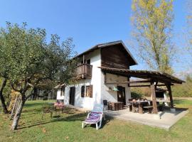 Zdjęcie hotelu: Secluded holiday home in Borgo Valbelluna with garden