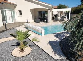 Hotel Photo: Chambre d'hôte dans une propriété avec piscine