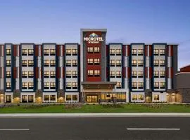 Microtel Inn & Suites Montreal Airport-Dorval QC，多瓦爾的飯店