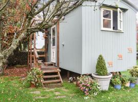 ホテル写真: Farmhouse Garden Shepherds Hut