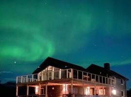 Foto di Hotel: In the heart of the Lyngen alps, Holmen i Lyngen