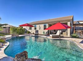 Hotel Foto: Gold Canyon Home with Private Pool, Grill and Fire Pit
