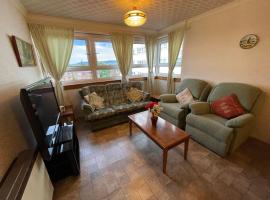 Hotel Photo: West End Hidden Gem - Modern 2-Bedroom Apartment with residents patio