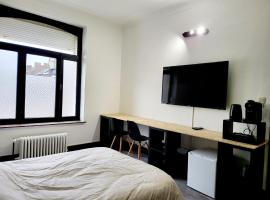 Hotel Photo: Private industrial room in center of Charleroi