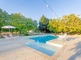 Hotel Photo: Stunning Home In Contrada Spina With Outdoor Swimming Pool