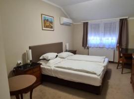 Korona Panzió, hotel in Hatvan