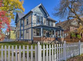 รูปภาพของโรงแรม: Victorian Apartment Less Than 1 Mi to Wisconsin River