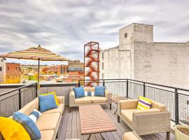 Hotel Photo: Downtown Condo with Rooftop Patio and City Views!