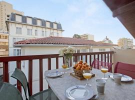 Hotel fotografie: Large studio with balcony at the heart of Biarritz - Welkeys