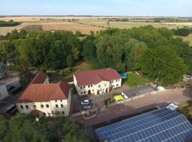 A picture of the hotel: Ferienwohnung, Apartment, Monteurwohnung mit Klimaanlage Wettin - Löbejün