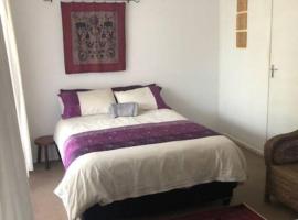 Hotel Photo: Welcoming One Bedroom Flatlet with Pool