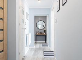 Rybacka 48 - Twoje miejsce wypoczynku, domki, studia, apartamenty, rowery, hulajnogi, Hotel in Jantar