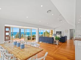 Hotel Photo: Spacious Home with Ocean Views, Close to Beach