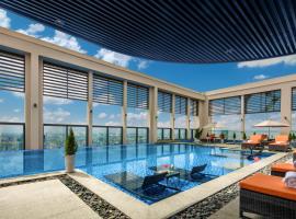 Luxury Beach Condo 5-star, Rooftop pool, hotel i Da Nang